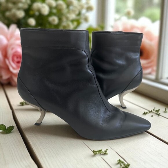 ROGER VIVIER Black Leather Zip Curved Horn Heels Boots Size 36.5  / 6.5 - Picture 1 of 16